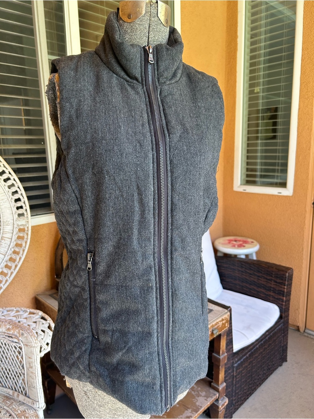 LEMON TART  BLACK/GRAY KNIT ZIP UP PUFFER VEST WOMENS SIZE Medium EUC